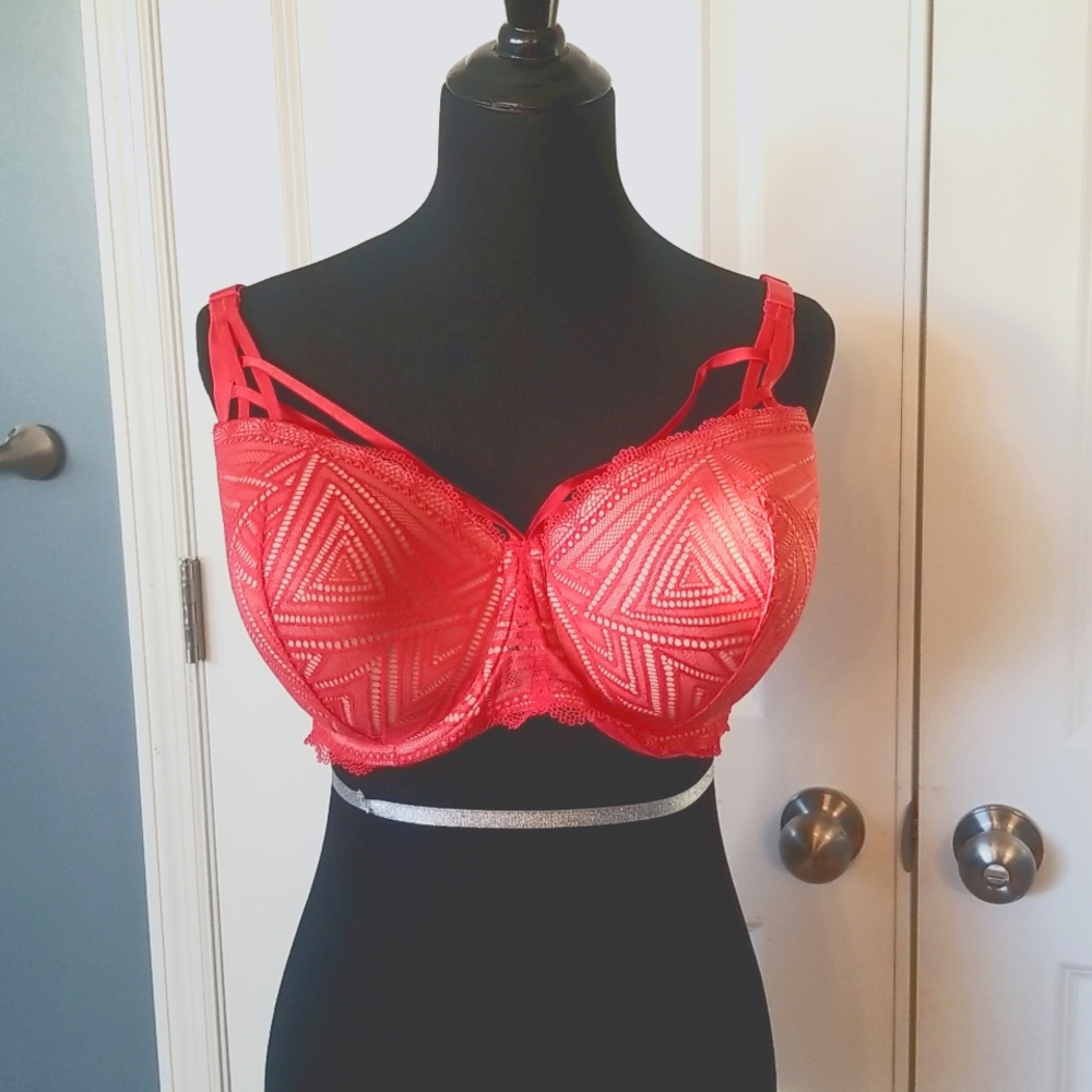 38G Bra-New With Tags. Gorgeous detailing. BUNDLE TO SAVE!